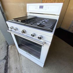 Kitchenaid gas stove 5 burners with griddle white color   30”
