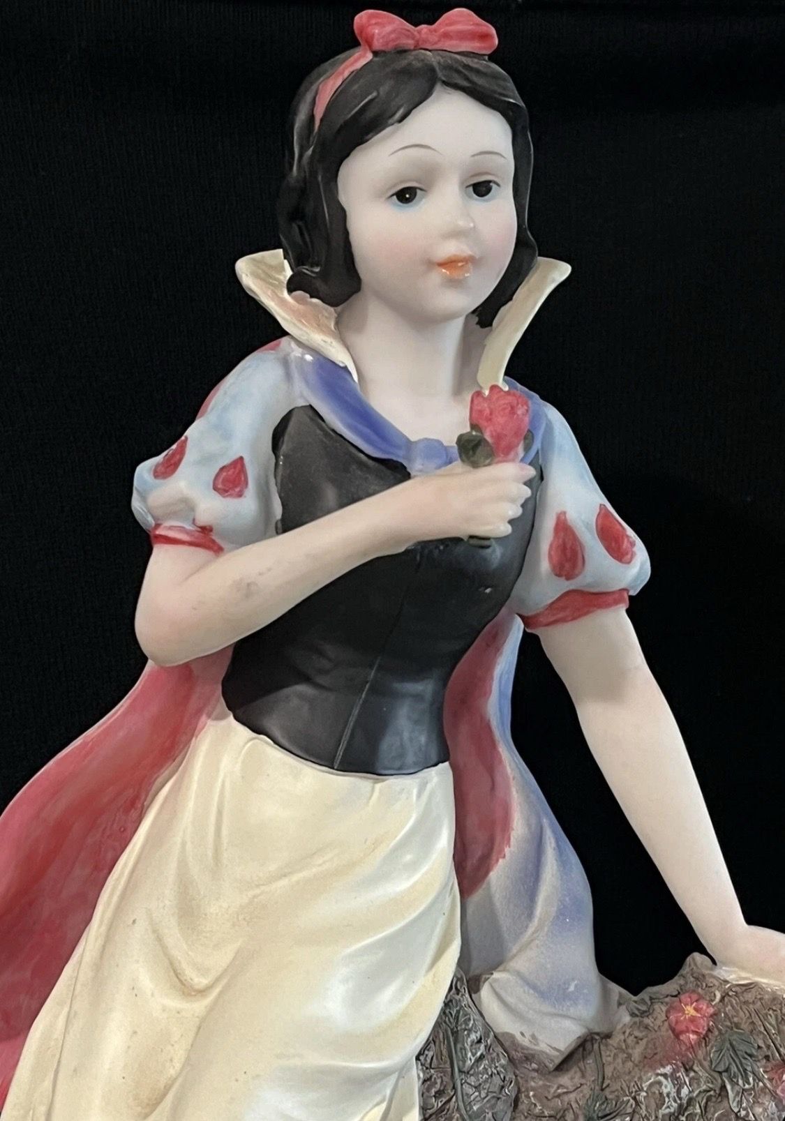 SNOW WHITE MONTI CARLO Italy Style STATUE FIGURINE 13” Sitting On Tree Stump