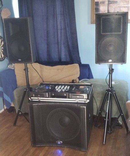 B52 Matrix V2 2000 Speakers