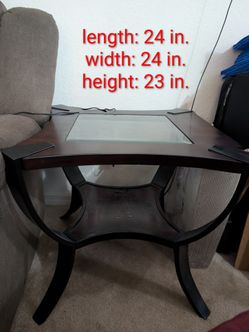 Set of 2 End Tables