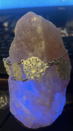 Vintage Hand-Carved Mother of Pearl Bracelet | Luxe Floral Statement | Rare Elegant Jewelry ✨ “Understated luxury that speaks for itself.” Refined a