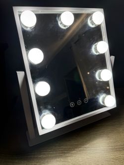 Hollywood Vanity Mirror with LED Bulbs