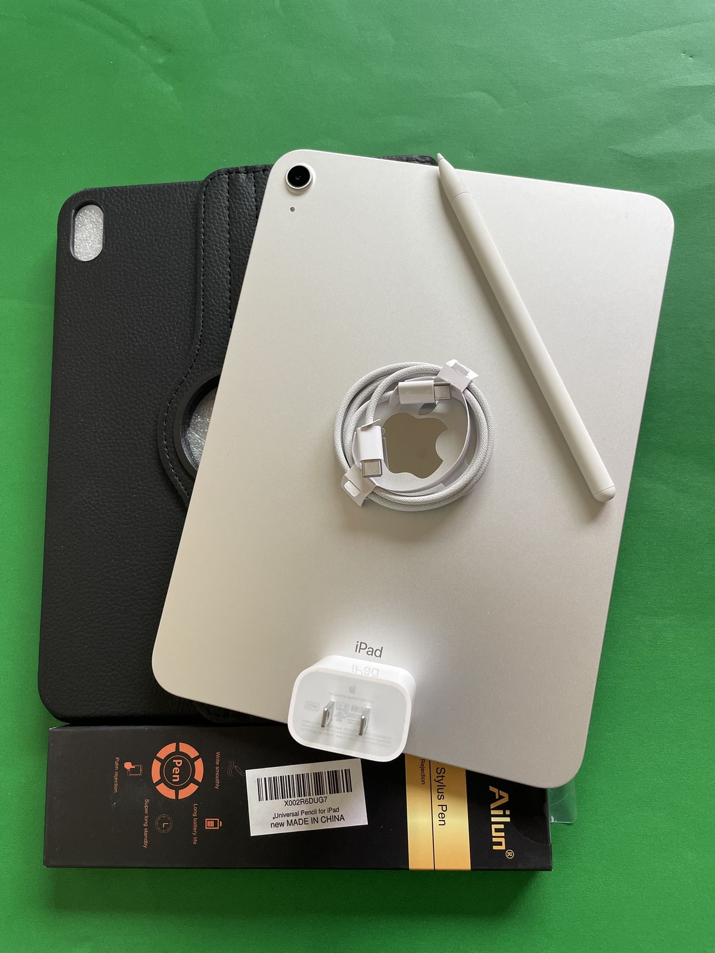 256gb Apple IPad 10th Generation (10.9” Liquid / 2022 model) with pen, keyboard, case & Accessories (warranty 2026)