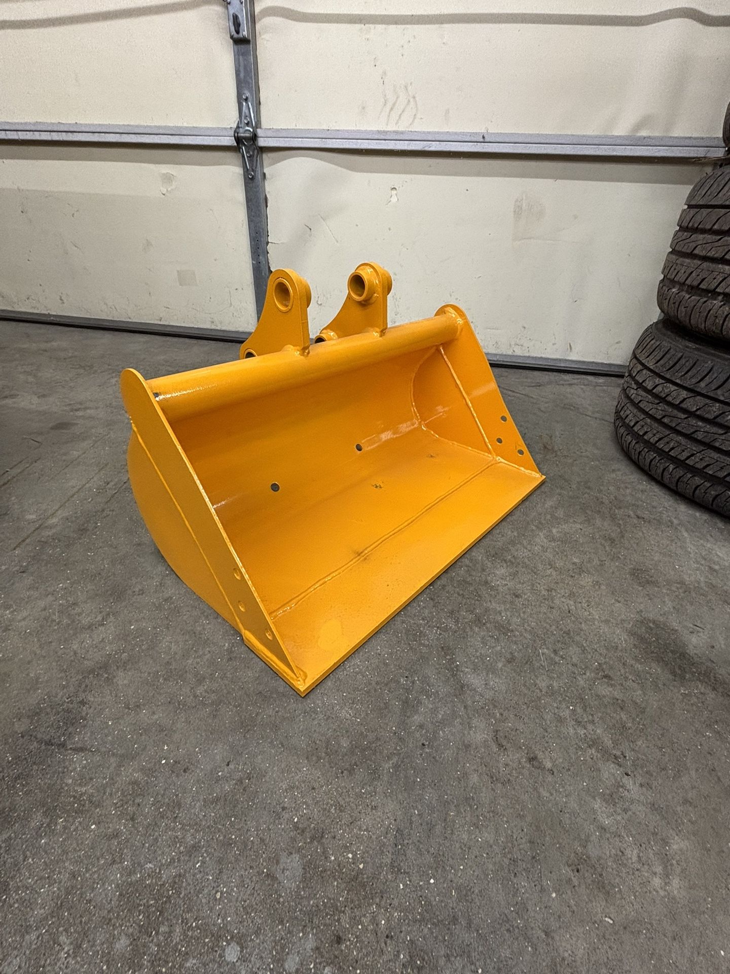 23 Inch Plain Bucket 30mm Pins