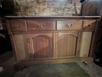 Record Player (Needs Some Love)