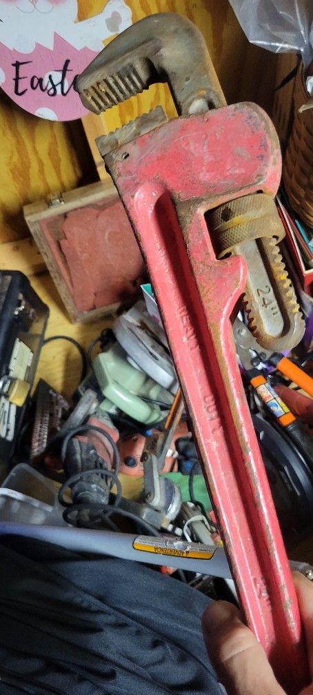 Pipe Wrench 24