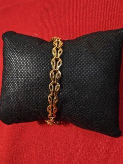 Elegant Bracelet Golden Plated