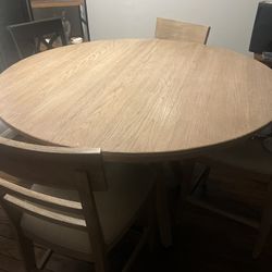 Kitchen/Dining Room Table And Chairs 