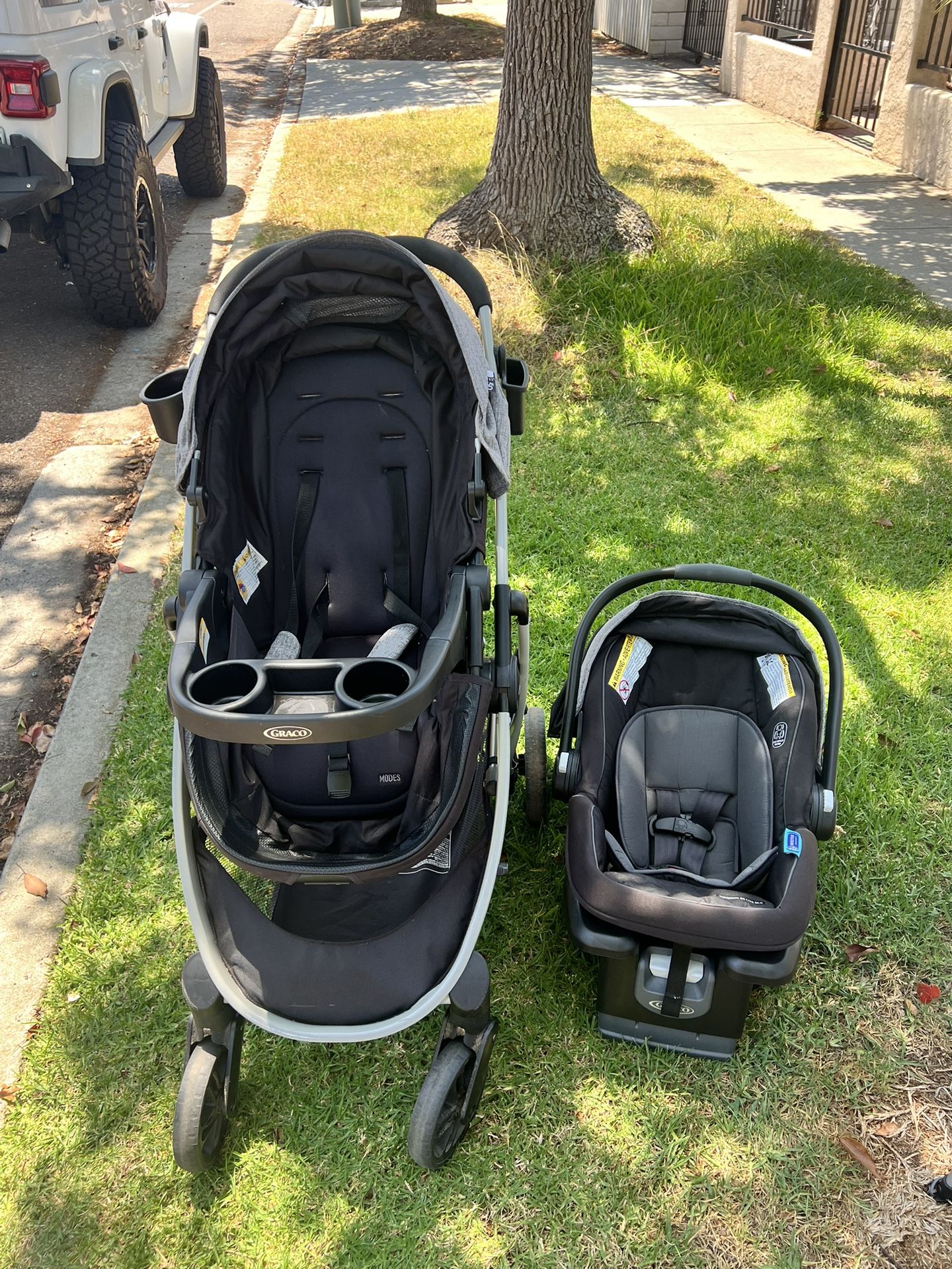 GRACO Travel System Stroller with Car Seat And a Base