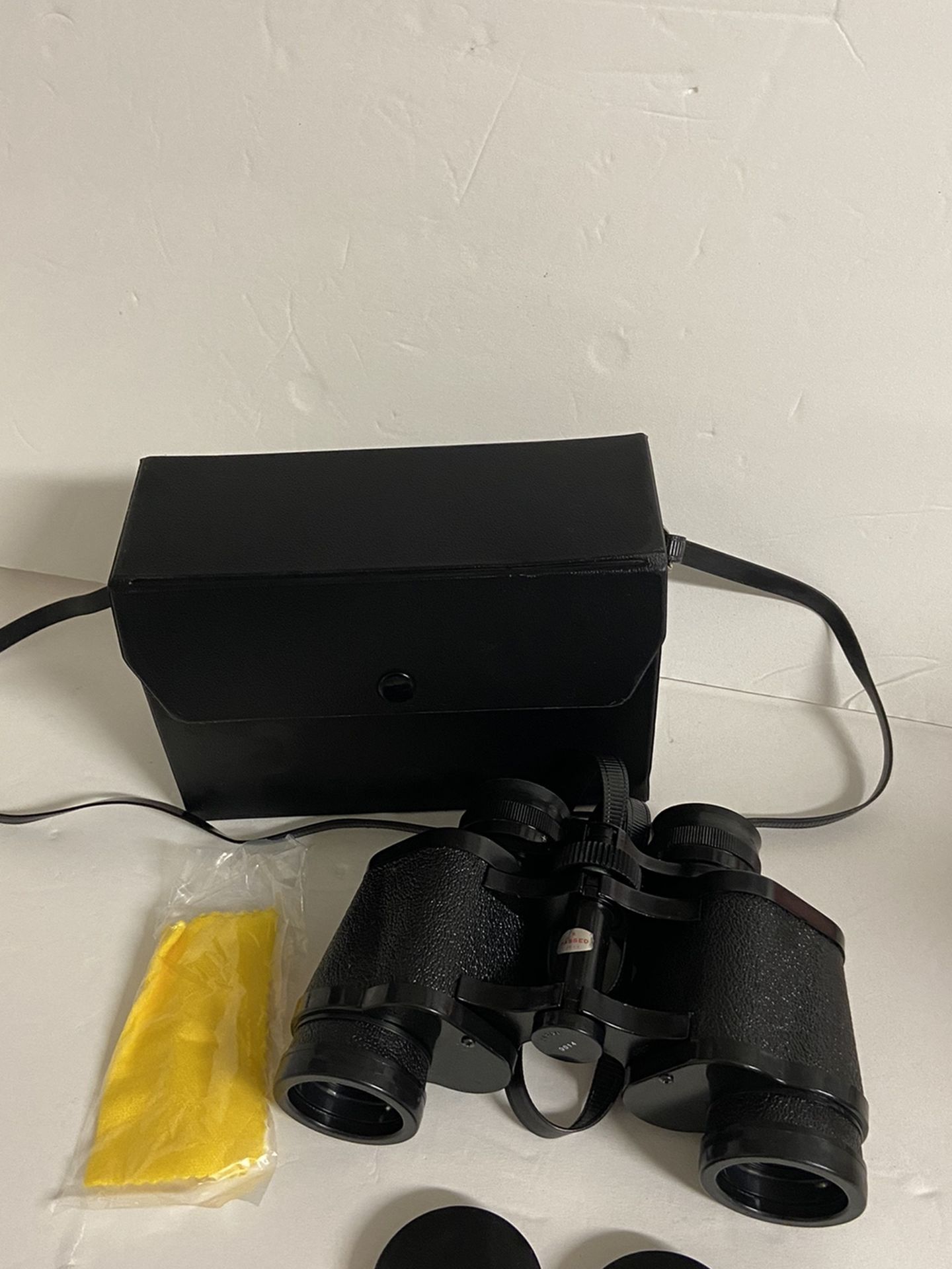 Western Field 35083 7x35 Extra Wide Angle Binoculars Coated Optics 500ft-1000yd