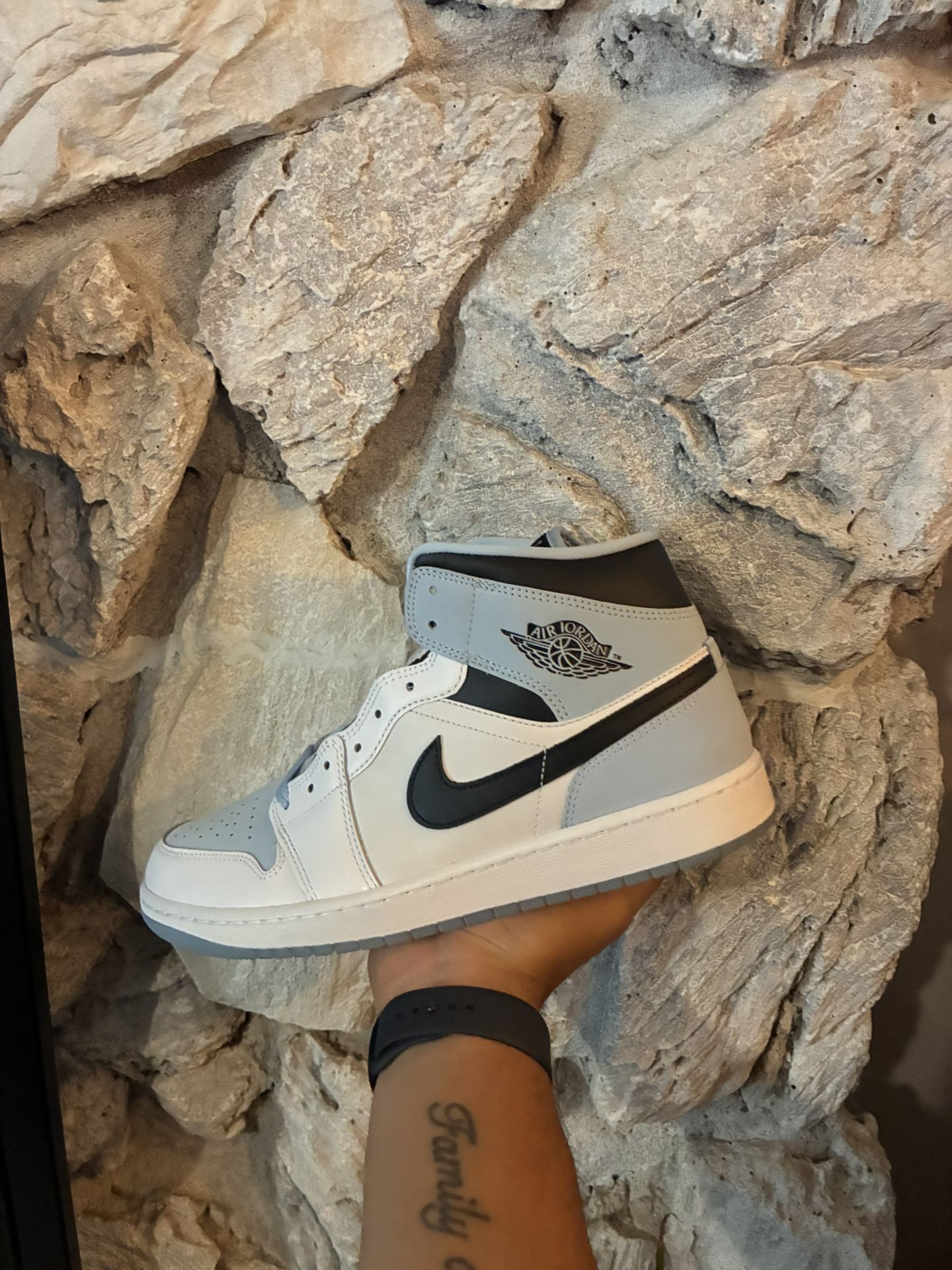 Jordan 1 Mid Ice Blue Sz 11.5