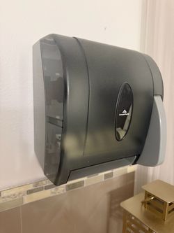 Georgia-Pacific Wall-Mount Paper Towel Dispenser