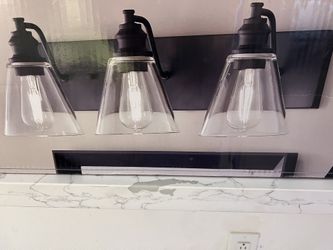 3-light vanity fixture 
