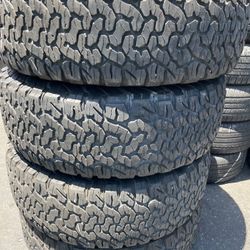 Lt 37x12.50r17 Bfgoodrich Ko2 Tires Cón 80% De Vida Las 4