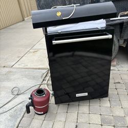 Dishwasher, hood vent and 3qt horsepower garbage disposal 