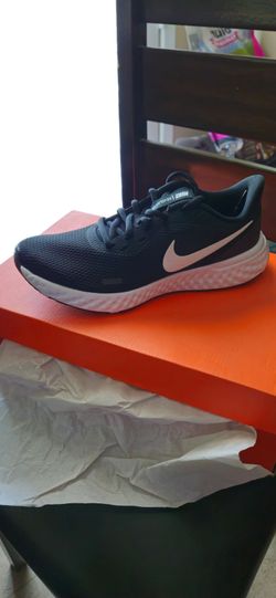 Nike Revolution 5 shoes