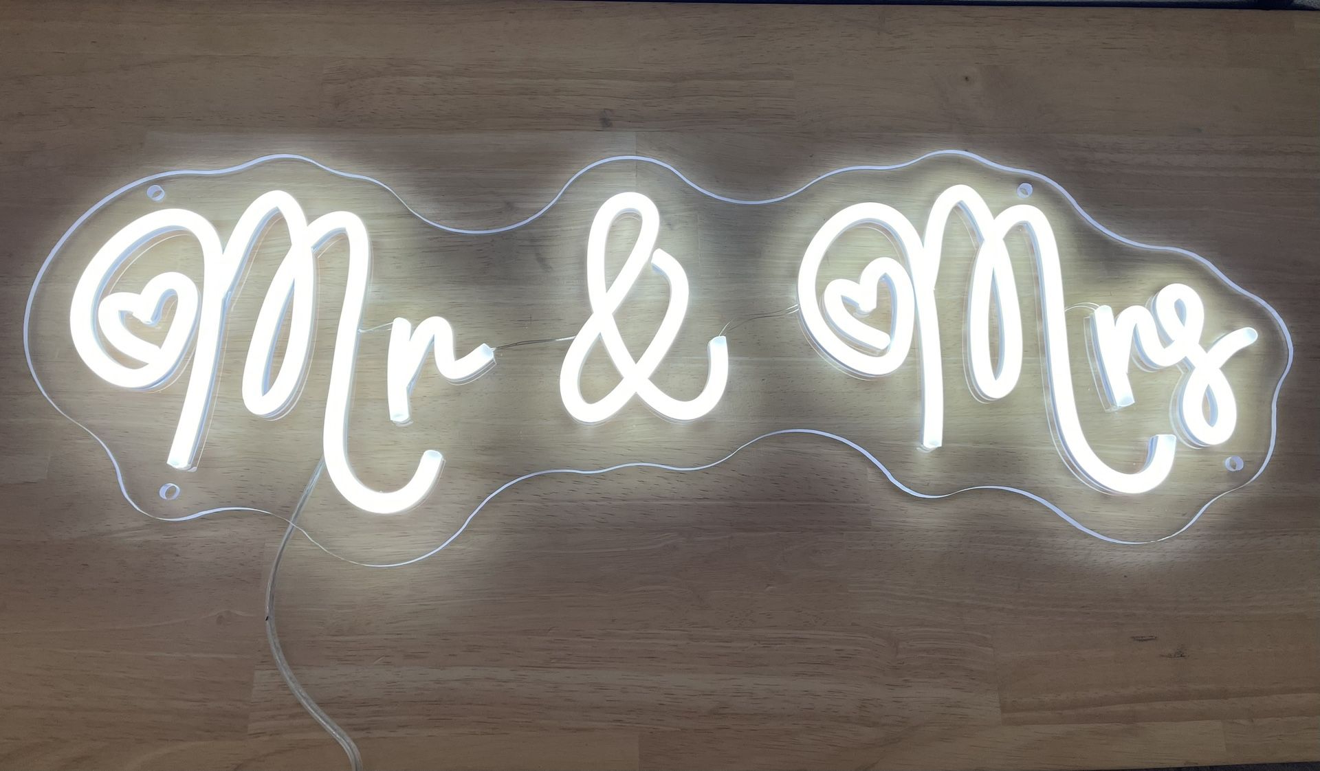 Mr & Mrs Sign
