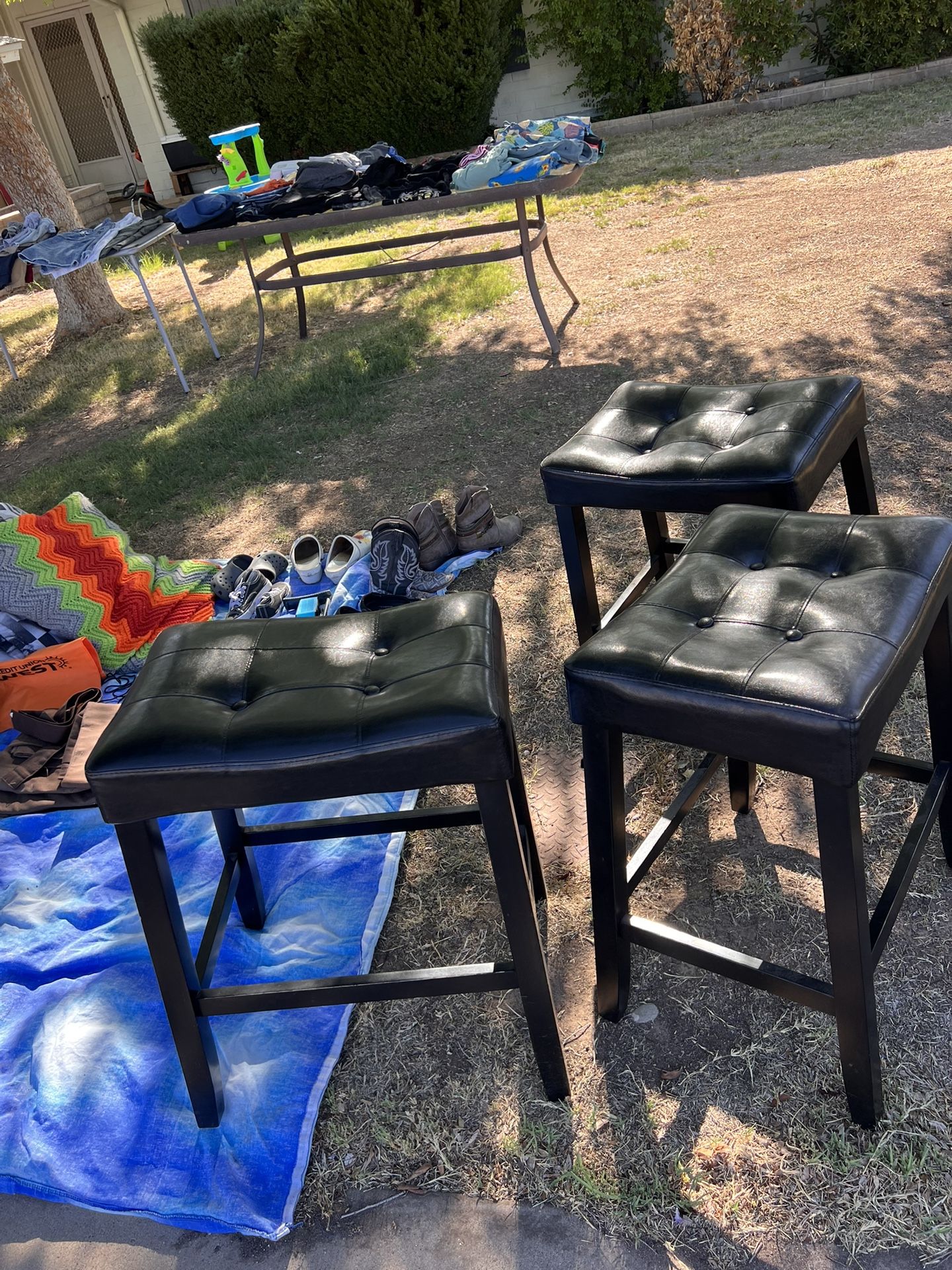 3 Black Stools