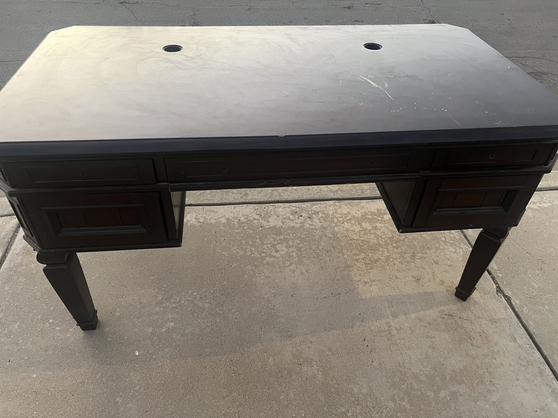 FREE Desk (HEAVY) Need Two People To Carry