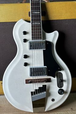 Supro Martinique Dual Tone Res-O Glass Vintage 1962 - White w HSC
