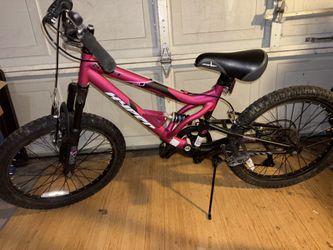 Swift Hyper 10-Speed Bike – Front Shocks – Great Condition – Magenta/Pink