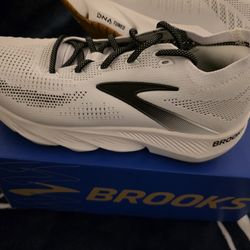 Brooks size 9