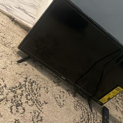 “ONN” Roku Tv 📺 “24\”-29\”” with control and battery