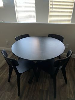 Table and chairs set