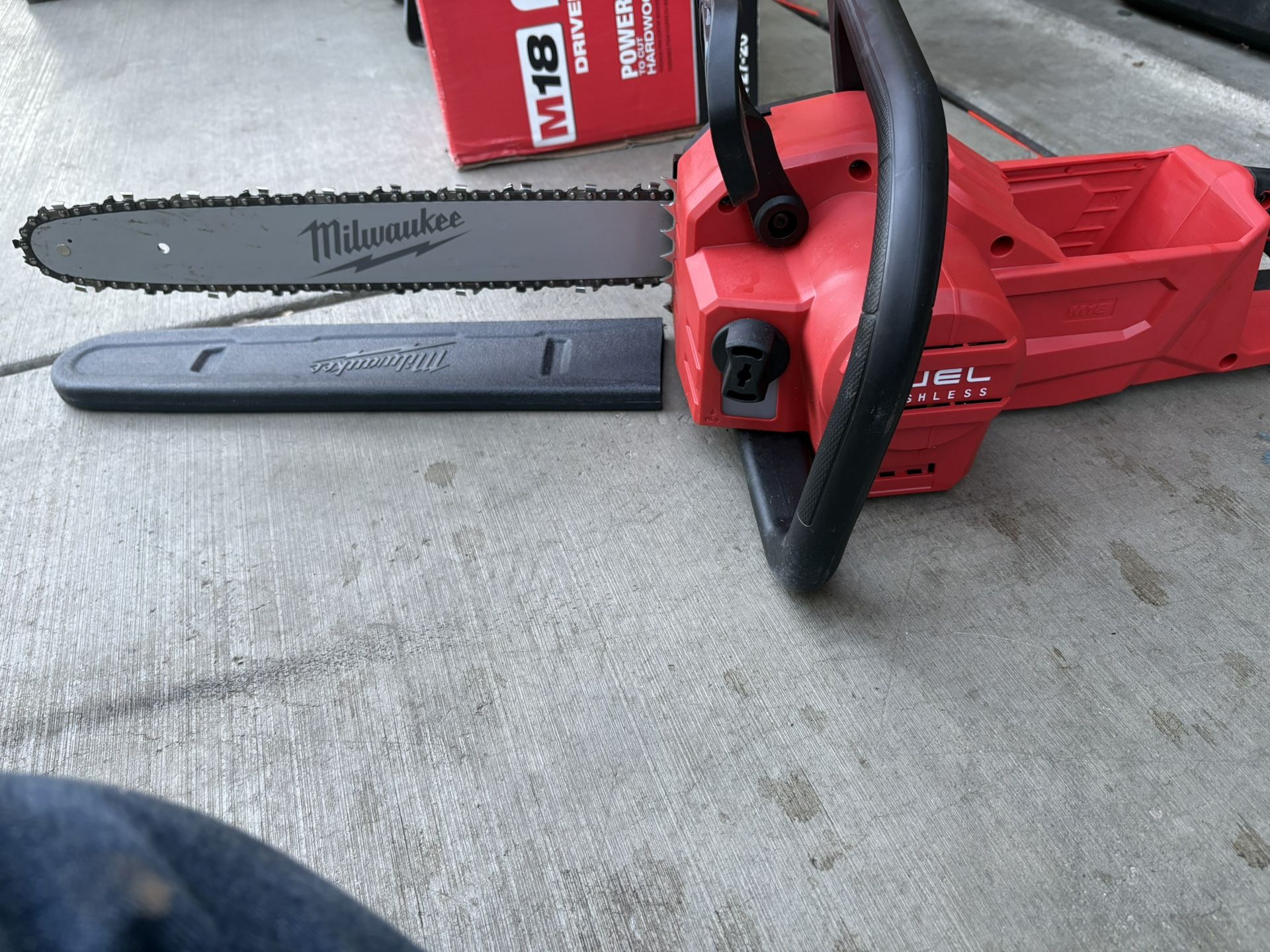 M18 FUEL 16 in. 18V Lithium-Ion Brushless Battery Chainsaw (Tool-Only)