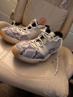 Jordan 11 size 11..5 , Retro lows  snakeskin light bone