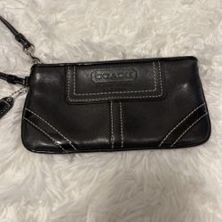 Black Leather Coach Leatherware Est. 1941Zippered Wristlet Pouch w strap 6” x 4”