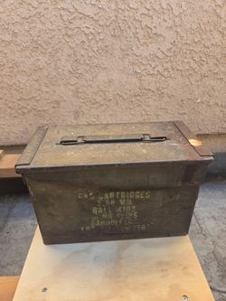 Vintage US Military metal ammunition box