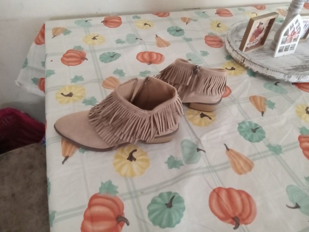 Womens Size 37 Or 6. Brand New