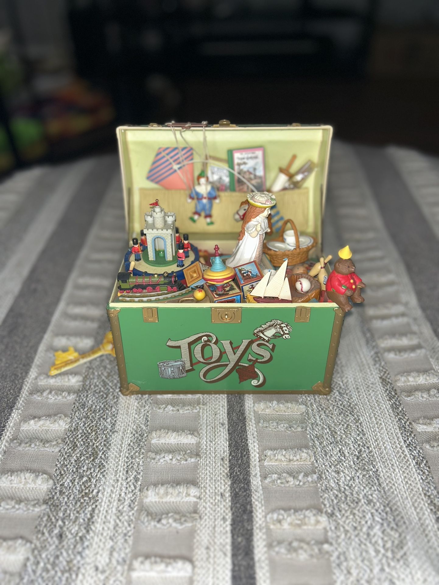 Vintage Enesco 1986 Music Box TOY SYMPHONY Treasure Chest of Toys Key Tag Works