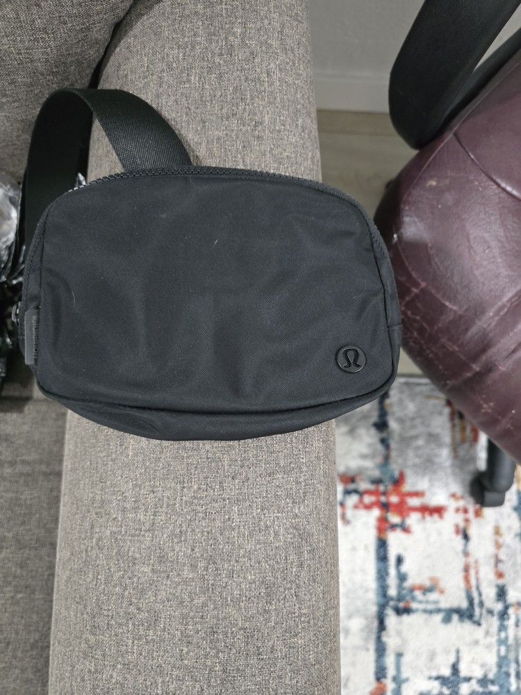 Lululemon Cross Bag