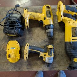 DeWalt 18v Bundle: Saw Drill Impact Driver Battery