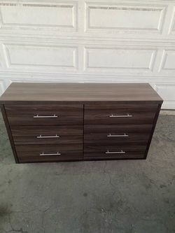 Macys 6 drawers In good conditionh  pick up only Montclair