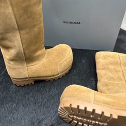 Balenciaga, Alaska Booths