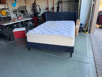 Queen mattress and head board set up