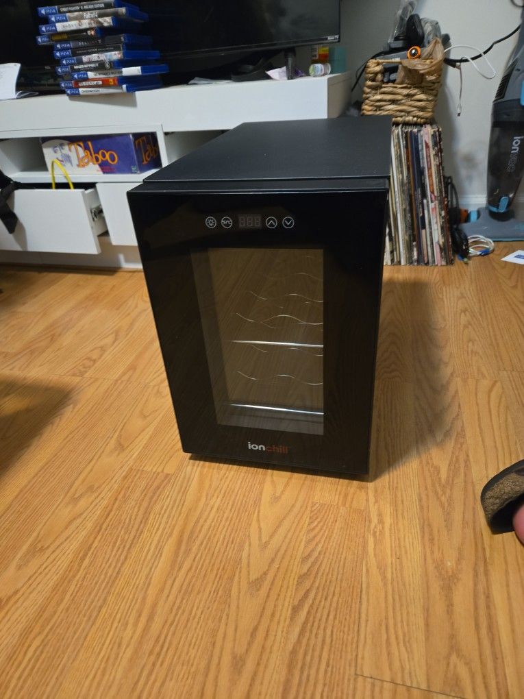 Ion Chill Wine Cooler / Mini Fridge