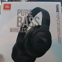 JBL Tune 710bt Bluetooth Wireless over-Ear Headphones - Black