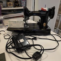 1961 Singer Featherweight Red S Sewing Machine 