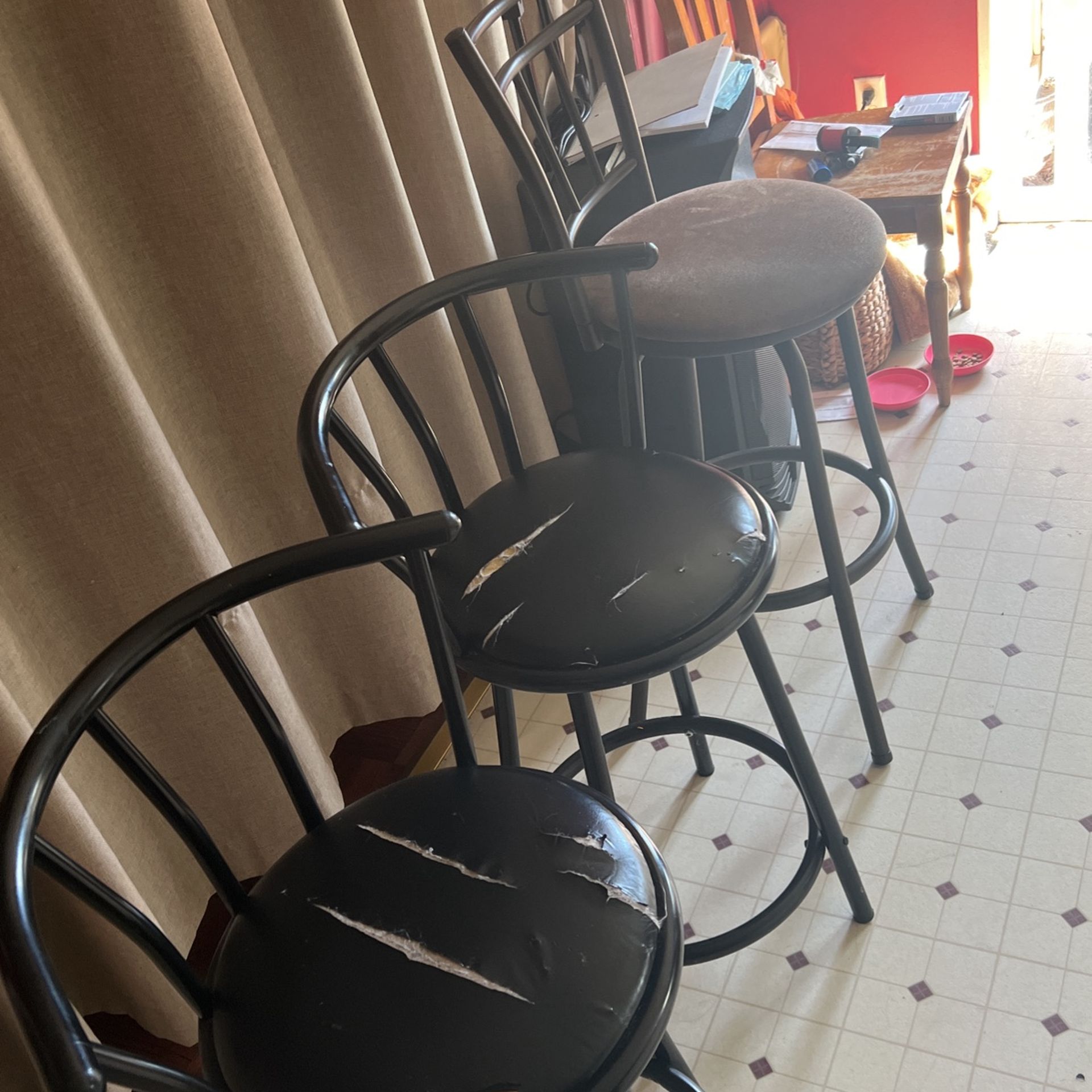 Free Free tree tall chairs and one tea table
