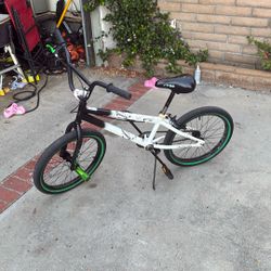 Ambush Bike 20 Inch Rusty A Little Handle Bars Move Chain Is Good Tires Are Good Seat Has A Hope In It Tried Taking Off Stickers To Make It All Brake 