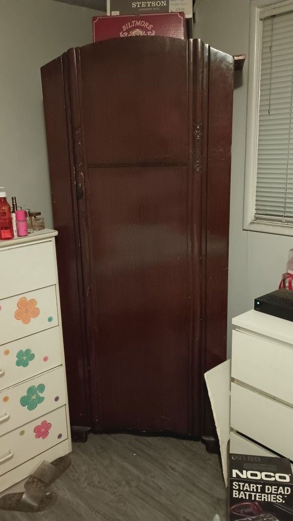 Antique Armoire  / Wardrobe 