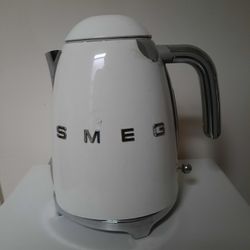 SMEG Electric Kettle - Works Great But Has Some Paint Chipping
