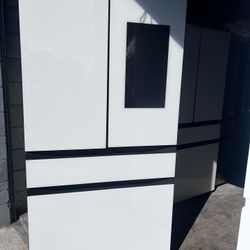 Samsung Bespoke 23 cu. ft. Counter Depth 4-Door French Door Refrigerator in White Glass with Family Hub