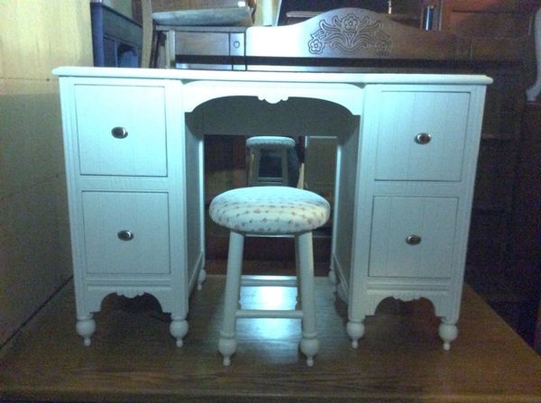 Shabby Chic White Desk And Stool For Sale In Puyallup Wa Offerup
