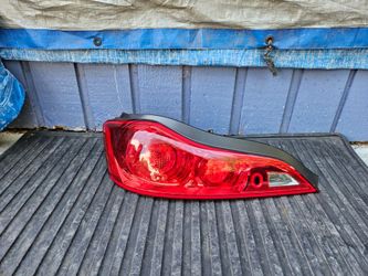 Infiniti G37 and Q60 convertible Taillight