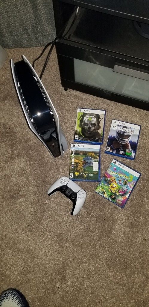 PSPlaystation 5 , 1 TB + 4 GAMES